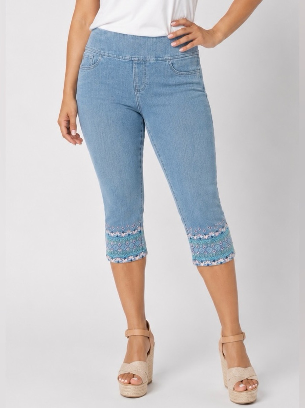 Belle by Kim Gravel Light Blue Capri Jeans with Hem size 10 Petite NEW
